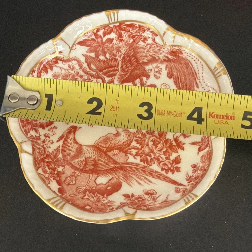 ROYAL CROWN DERBY RED AVES TUDOR ROSE SCALLOPED DISH 4 1/2